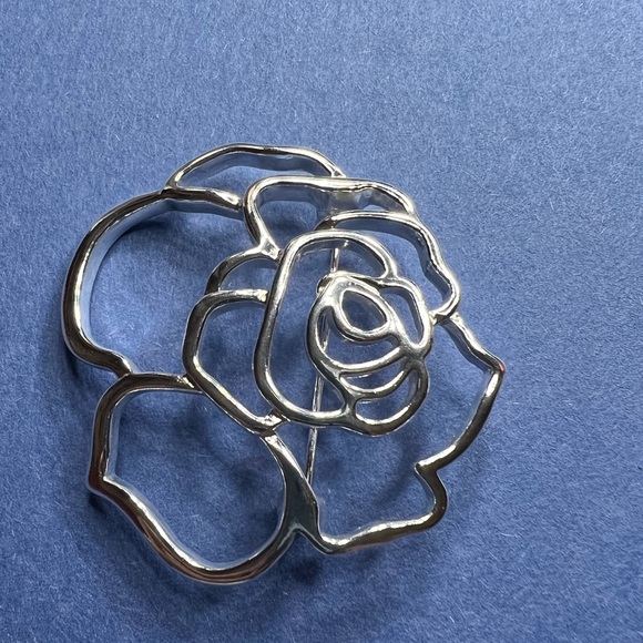 Flower Pin - Picture 5 of 5